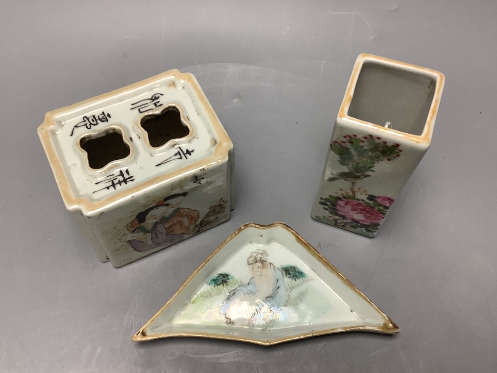 A Chinese famille rose double vase, a brushpot and a triangular dish, tallest 12cm